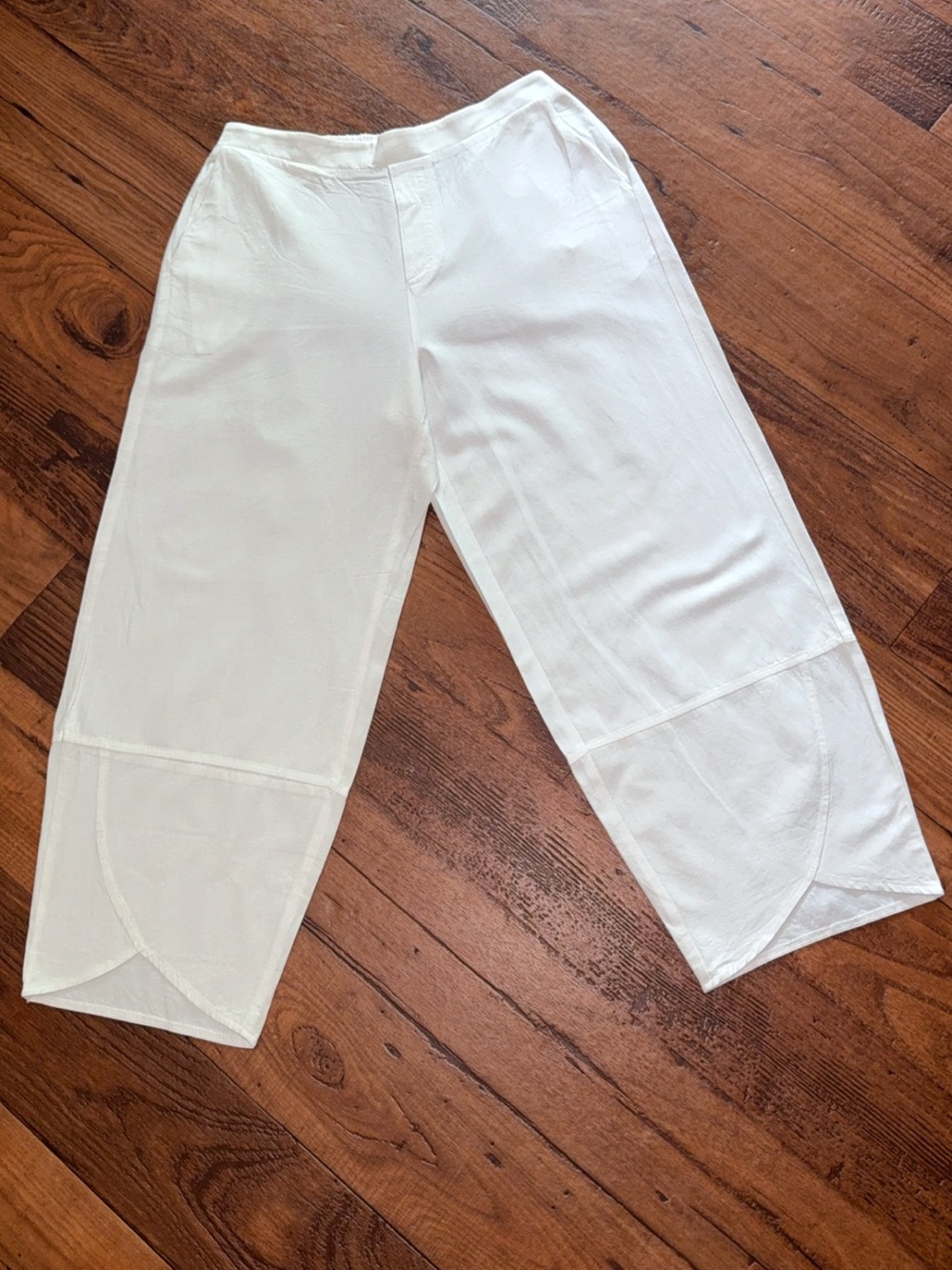 Immaculate like New Grade & Gather Tapered Linen Blend Curved Small White pants